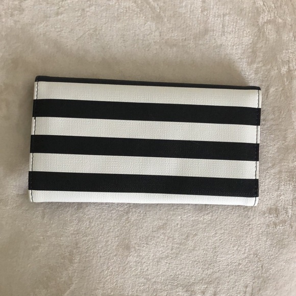 NWOT Kut From The Kloth Wallet Black/White Striped with dust cover - Picture 2 of 7
